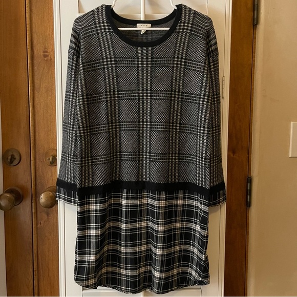 Soft Joie Black and White Long Sleeve Mixed Media Sweater Dress, Small - Picture 5 of 13
